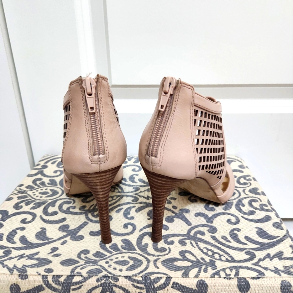 Jessica Simpson Jersee Caged Cuff Sandals/Heels - Picture 6 of 7